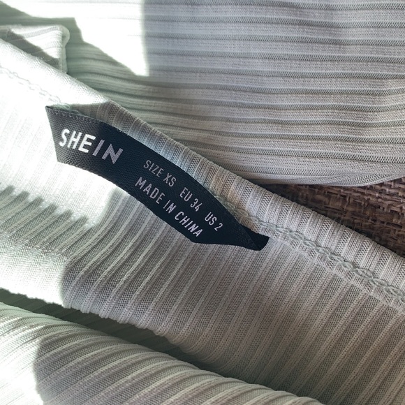 Sage green long sleeve ruched crop top - Picture 3 of 3